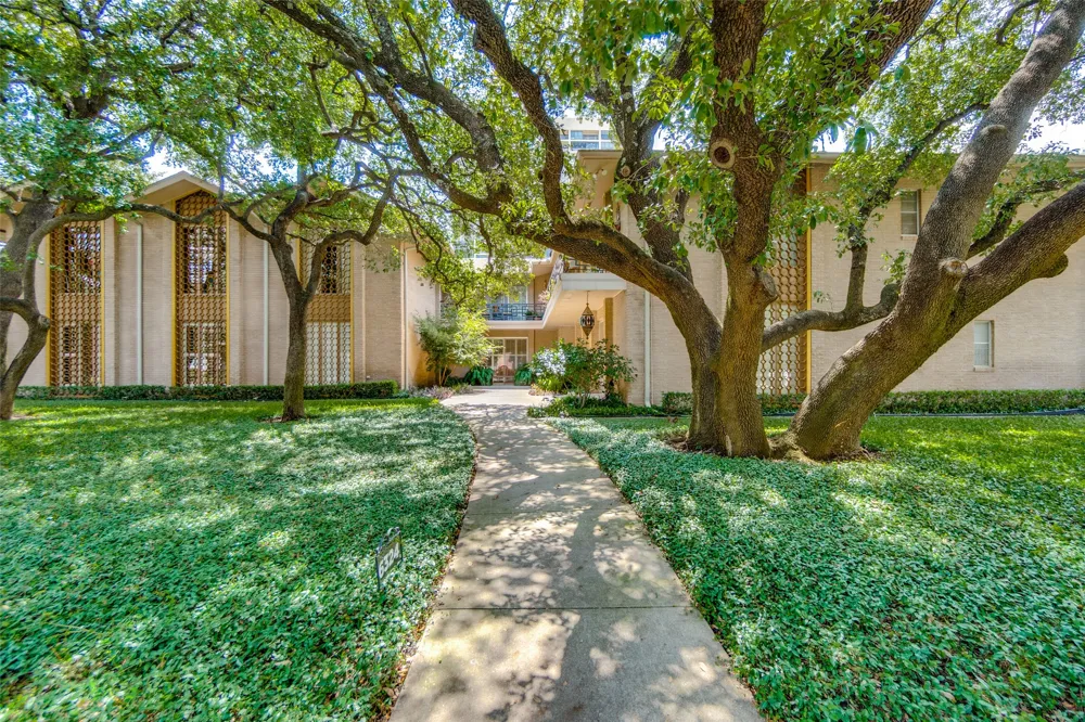 6324 Bandera Avenue #B Dallas, TX 75225