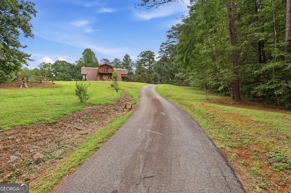 932 Camp Mikell RD Toccoa, GA 30577