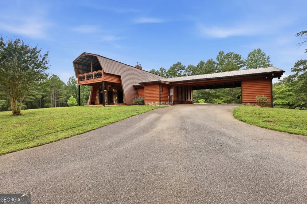 932 Camp Mikell RD Toccoa, GA 30577