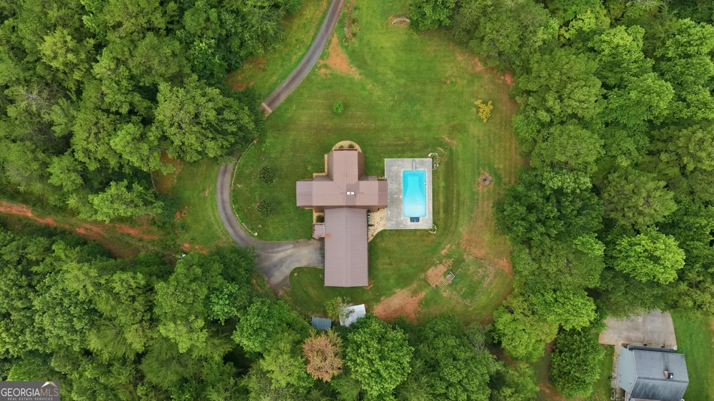 932 Camp Mikell RD Toccoa, GA 30577