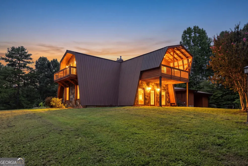 932 Camp Mikell RD Toccoa, GA 30577