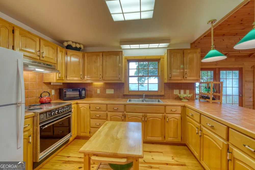 854 Frog Pond RD Hiawassee, GA 30546