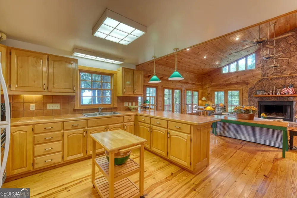 854 Frog Pond RD Hiawassee, GA 30546
