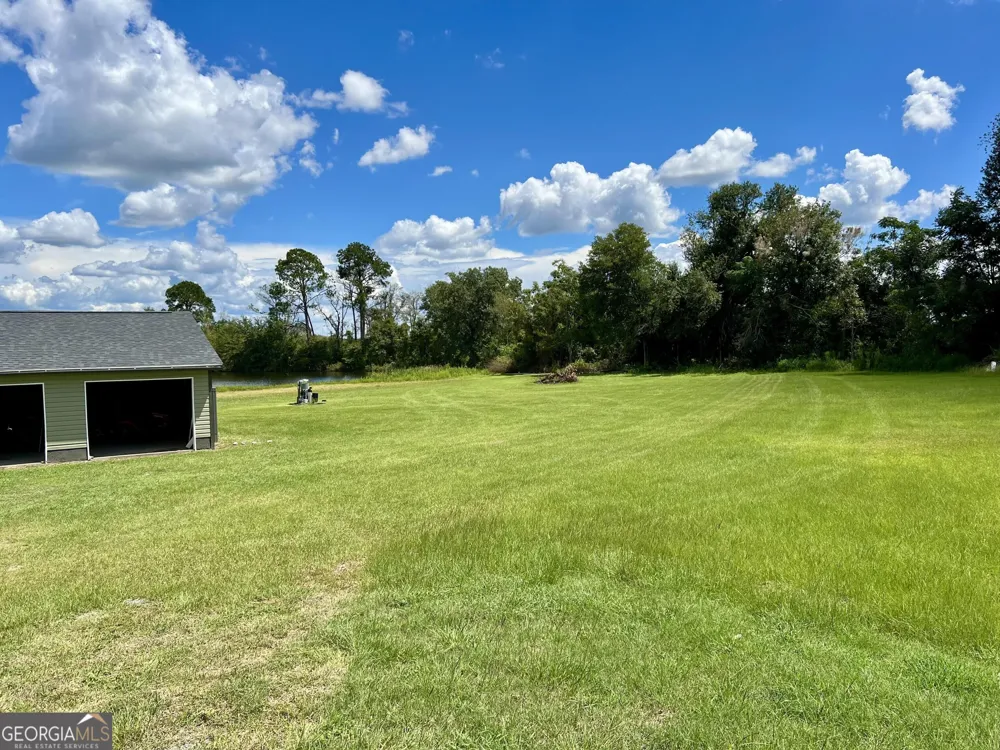 176 Matts WAY Douglas, GA 31535