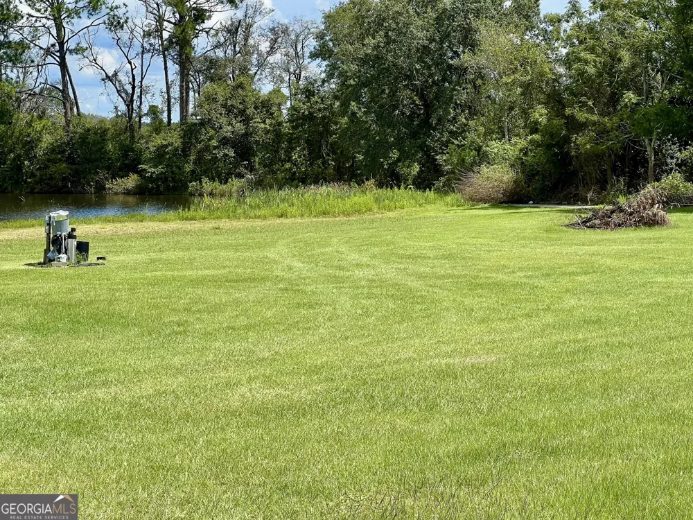 176 Matts WAY Douglas, GA 31535