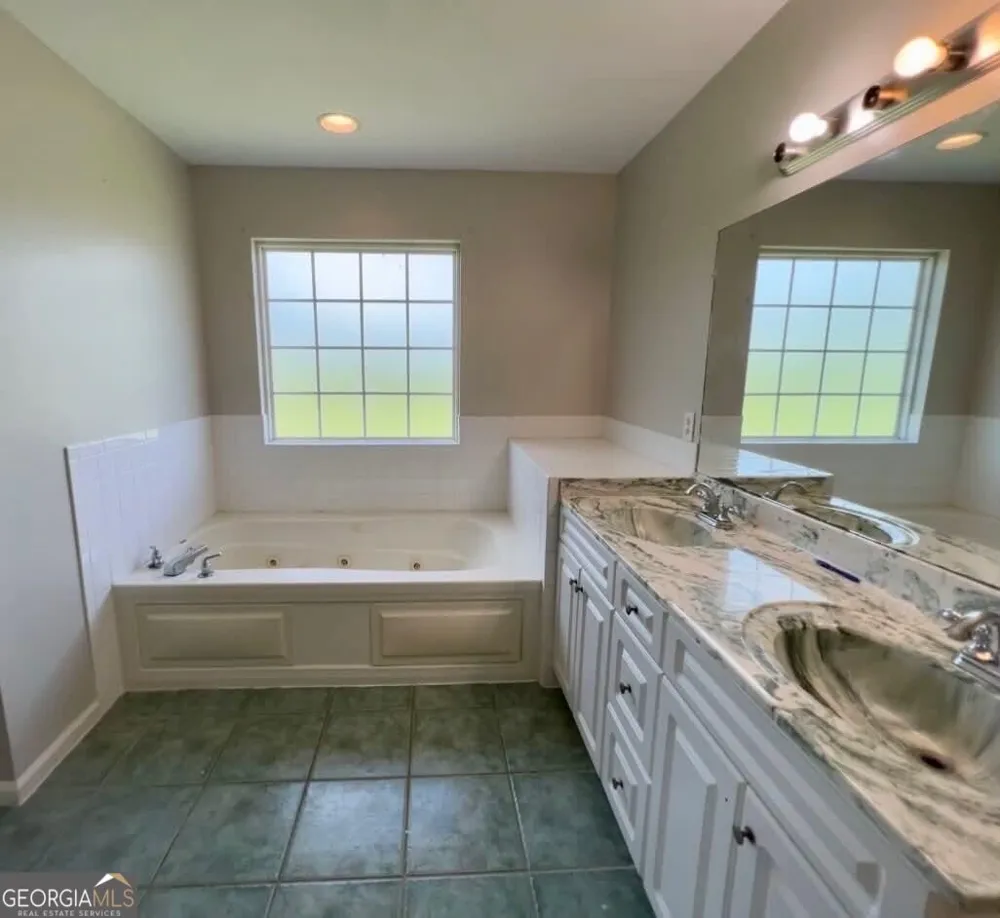 176 Matts WAY Douglas, GA 31535