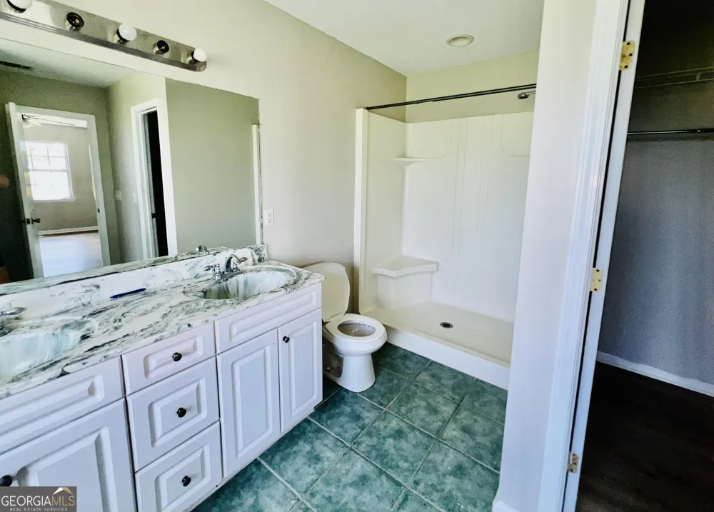 176 Matts WAY Douglas, GA 31535