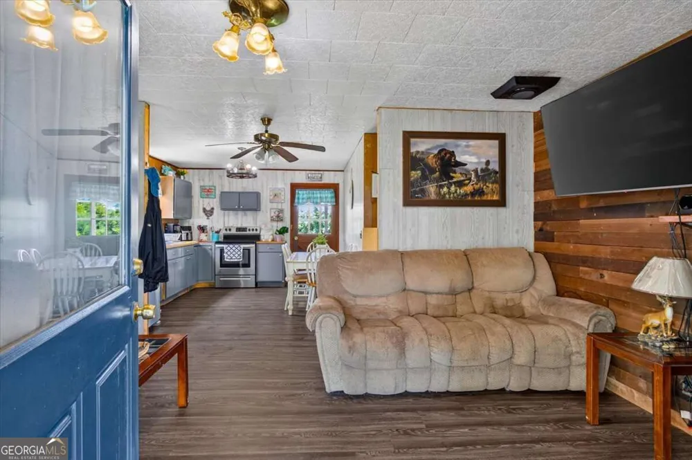 2627 Jones Mountain RD Talking Rock, GA 30175