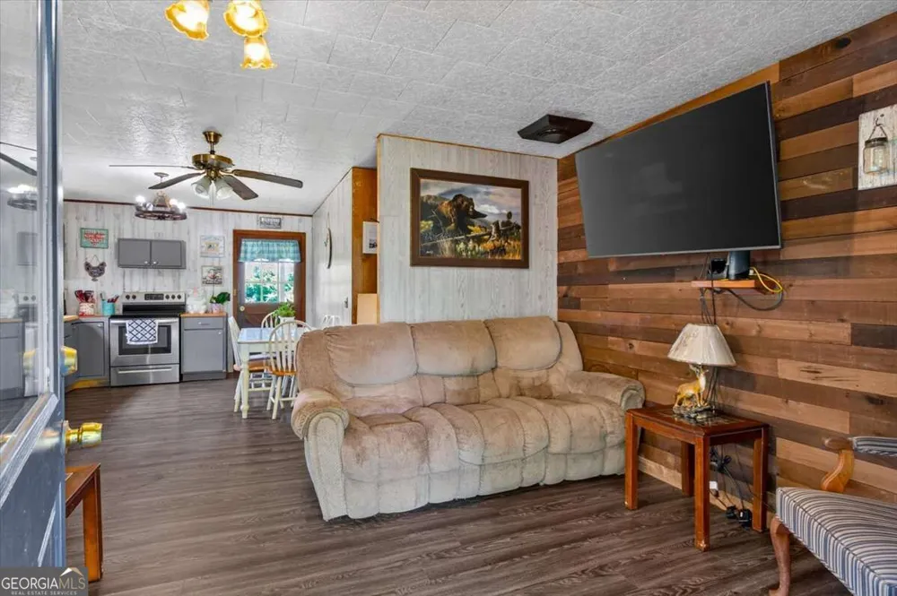 2627 Jones Mountain RD Talking Rock, GA 30175