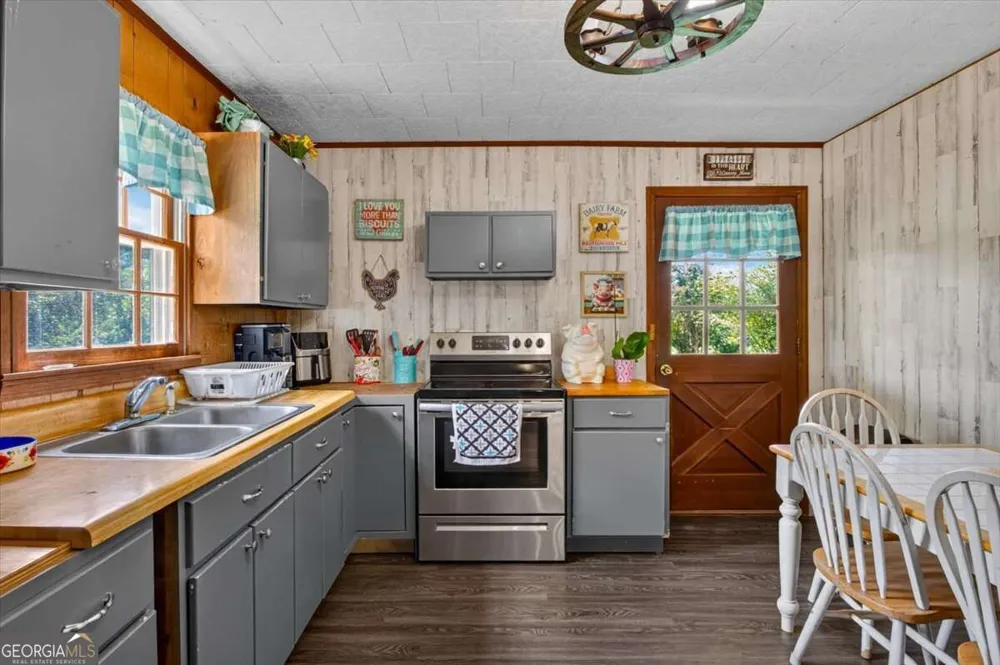 2627 Jones Mountain RD Talking Rock, GA 30175