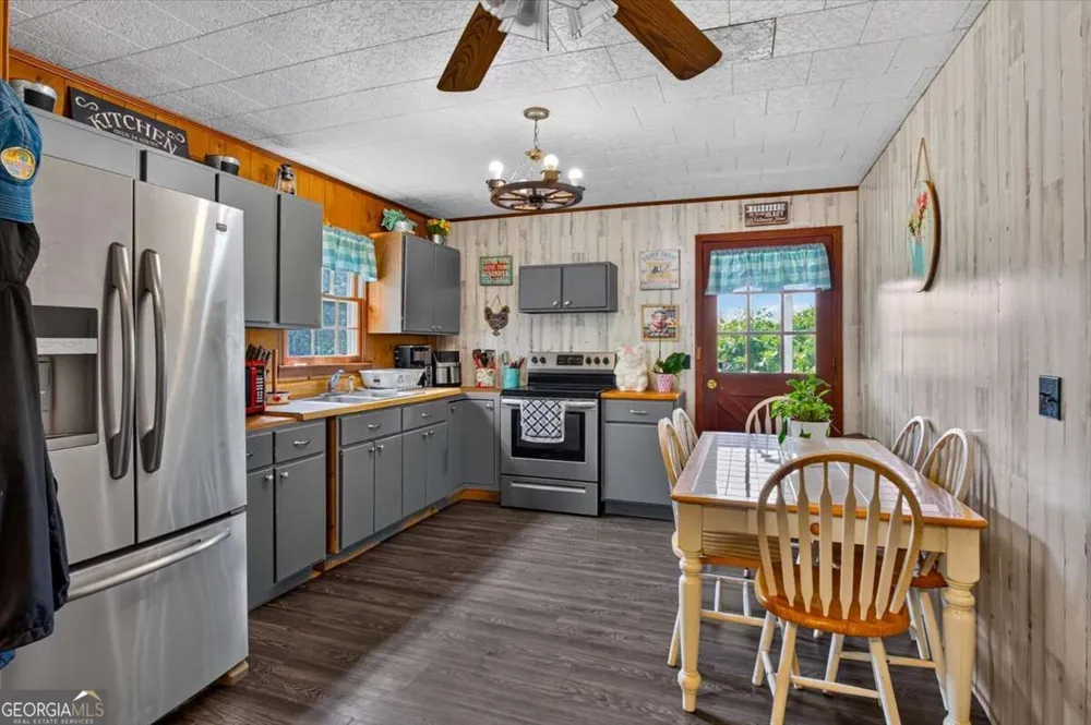 2627 Jones Mountain RD Talking Rock, GA 30175