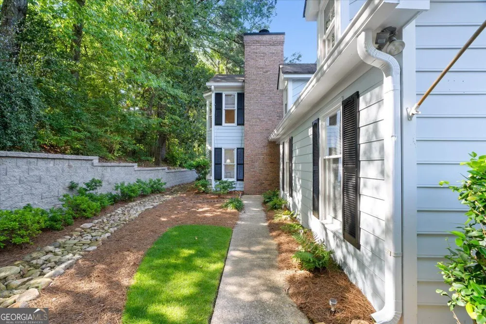110 Great Oaks LN Roswell, GA 30075