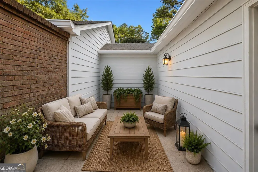 110 Great Oaks LN Roswell, GA 30075