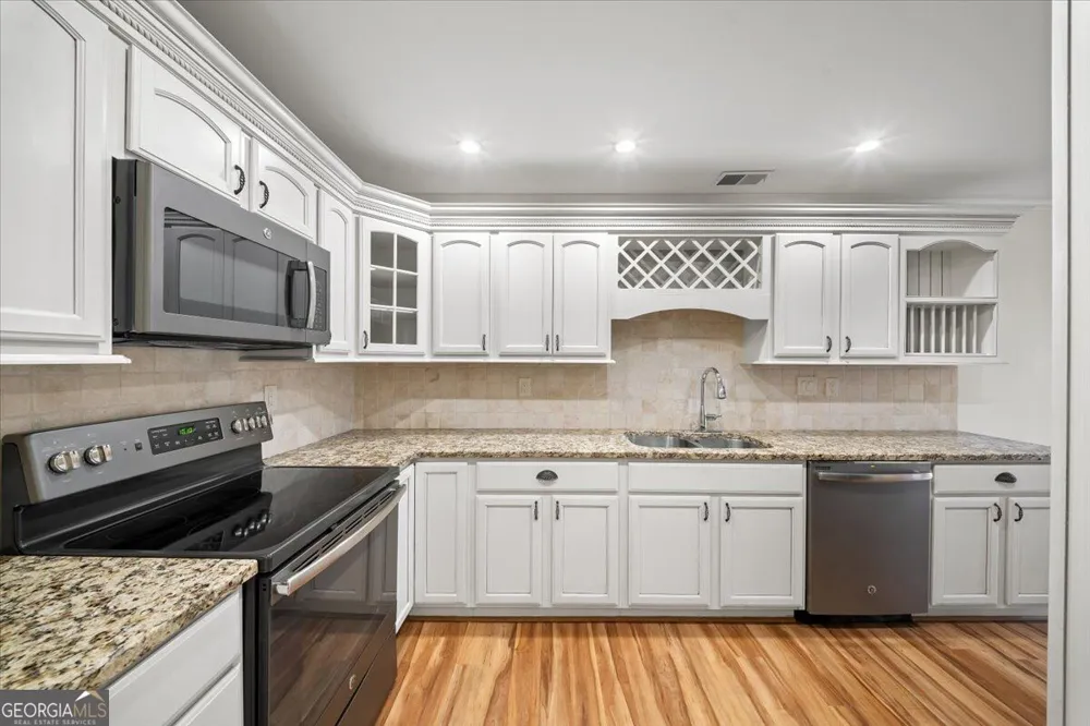 110 Great Oaks LN Roswell, GA 30075
