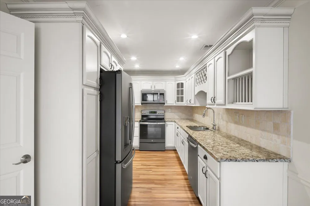 110 Great Oaks LN Roswell, GA 30075