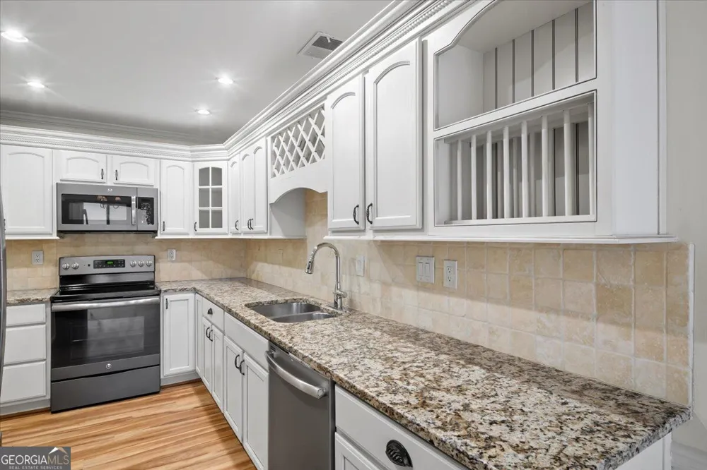 110 Great Oaks LN Roswell, GA 30075