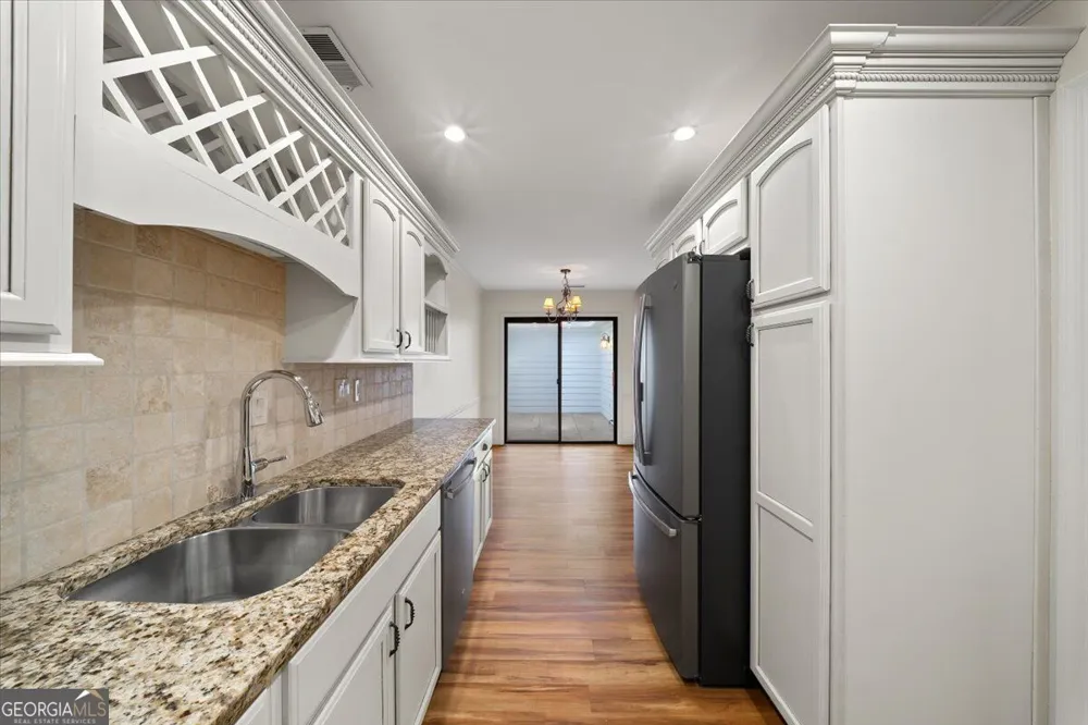 110 Great Oaks LN Roswell, GA 30075