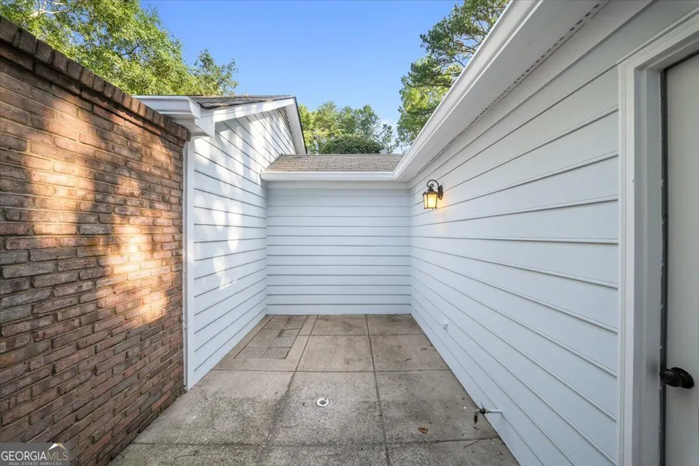 110 Great Oaks LN Roswell, GA 30075