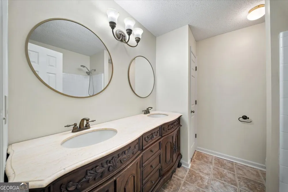 110 Great Oaks LN Roswell, GA 30075