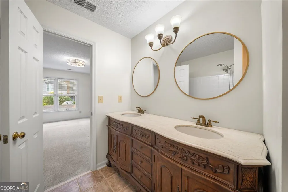 110 Great Oaks LN Roswell, GA 30075