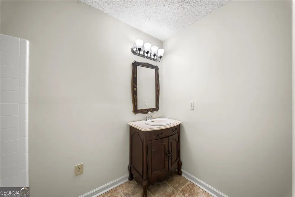 110 Great Oaks LN Roswell, GA 30075