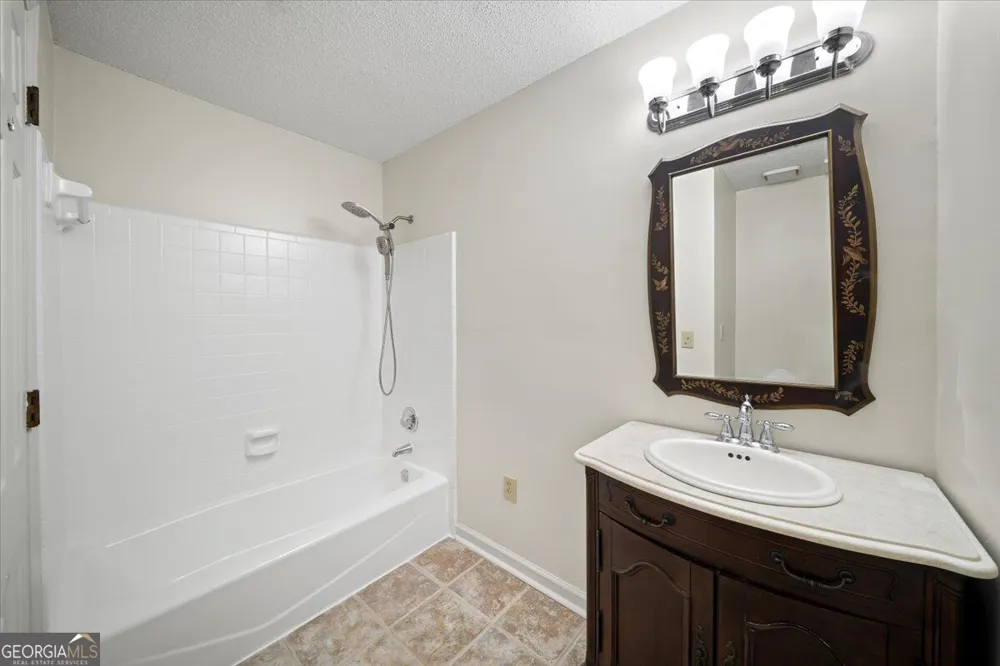 110 Great Oaks LN Roswell, GA 30075