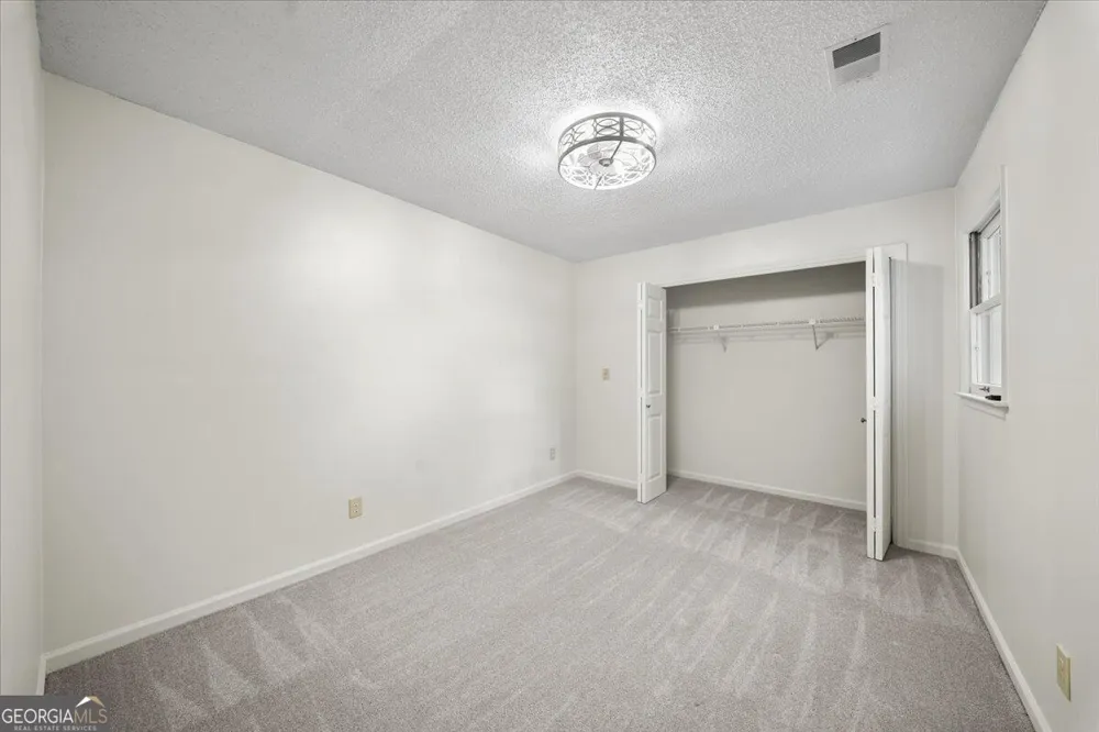 110 Great Oaks LN Roswell, GA 30075