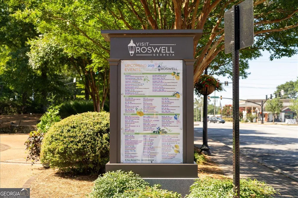 110 Great Oaks LN Roswell, GA 30075