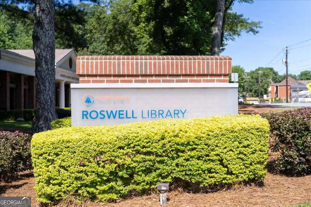 110 Great Oaks LN Roswell, GA 30075