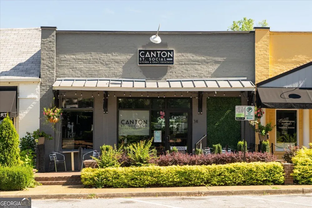 110 Great Oaks LN Roswell, GA 30075