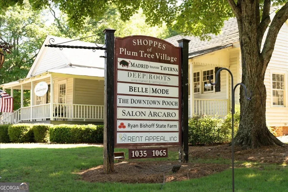110 Great Oaks LN Roswell, GA 30075