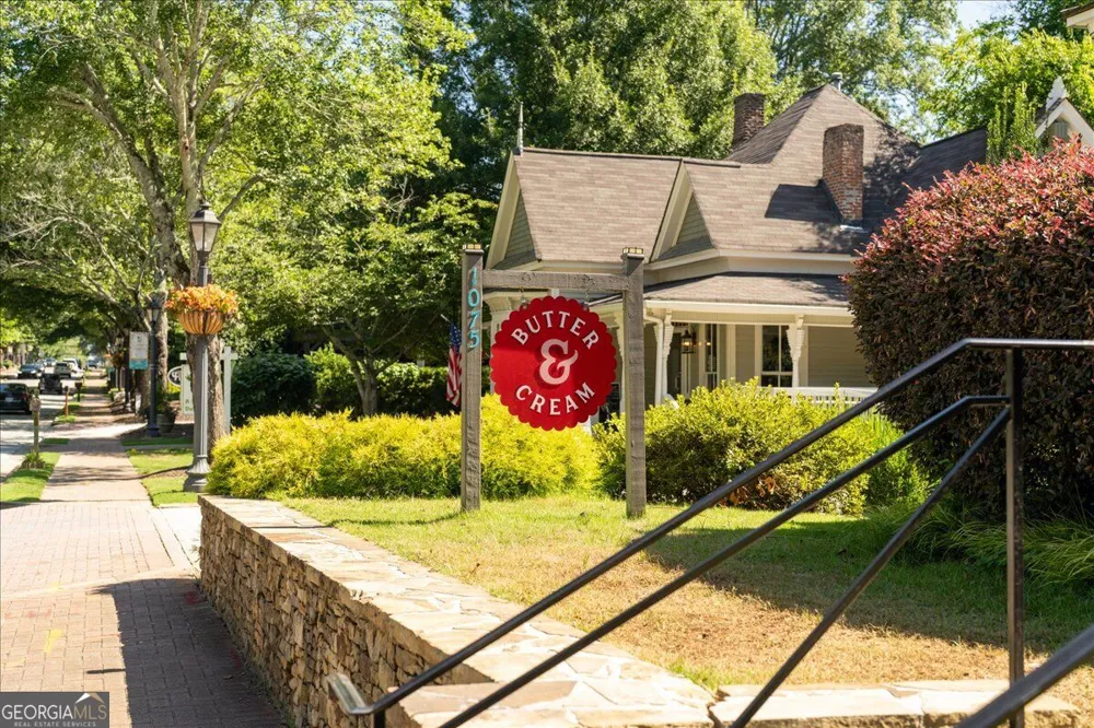 110 Great Oaks LN Roswell, GA 30075