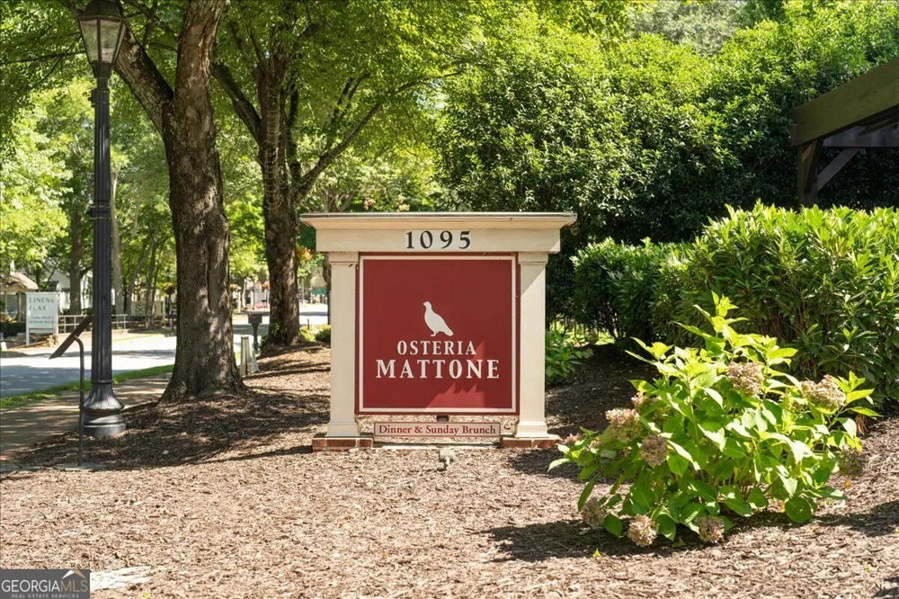 110 Great Oaks LN Roswell, GA 30075