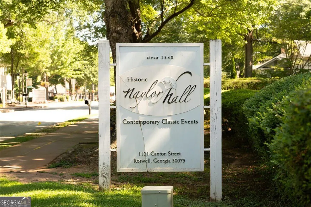110 Great Oaks LN Roswell, GA 30075