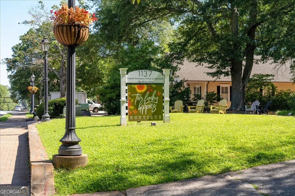 110 Great Oaks LN Roswell, GA 30075