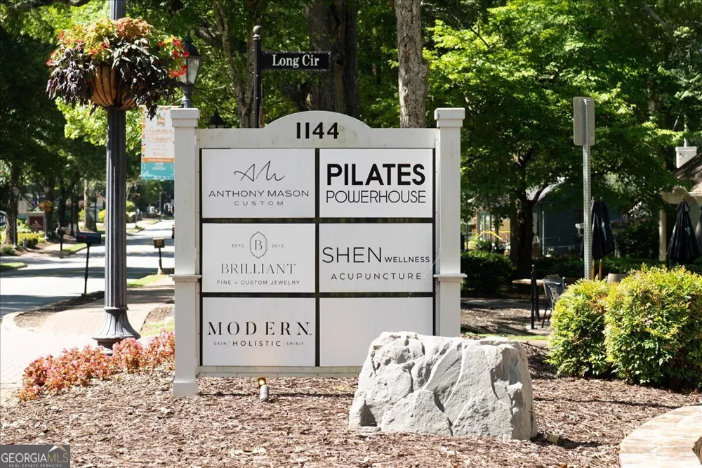 110 Great Oaks LN Roswell, GA 30075