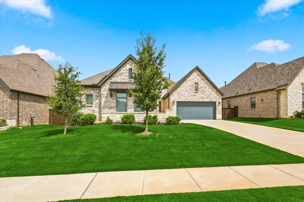 2816 Garrett Drive Highland Village, TX 75077