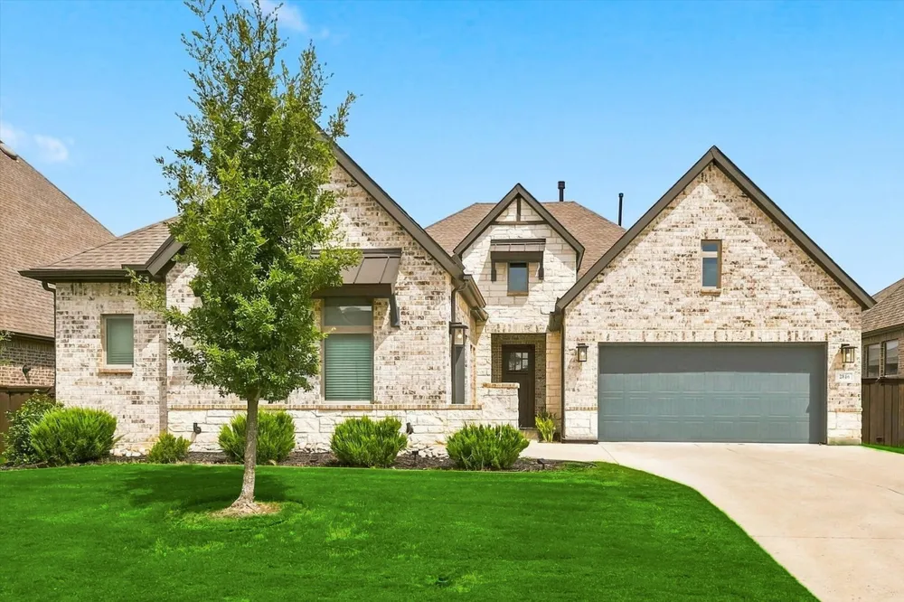2816 Garrett Drive Highland Village, TX 75077