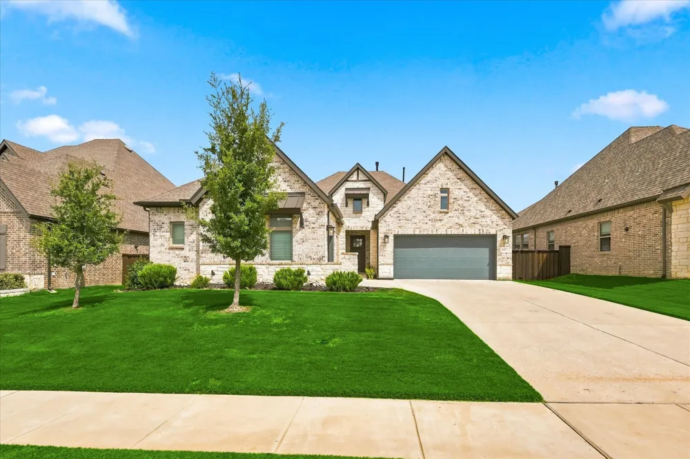 2816 Garrett Drive Highland Village, TX 75077