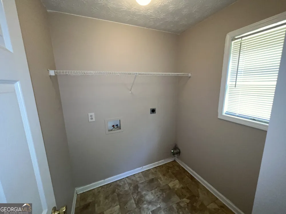 3880 Button Gate CT Lithonia, GA 30038