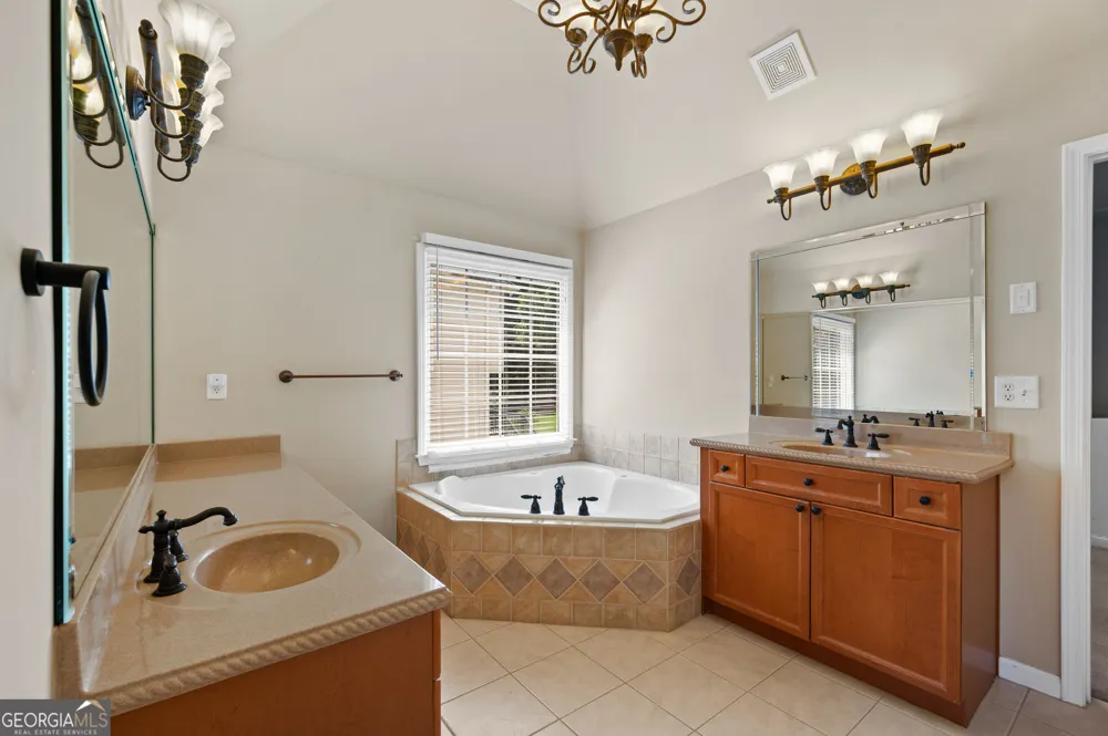 562 Vinings Springs DR SE Mableton, GA 30126