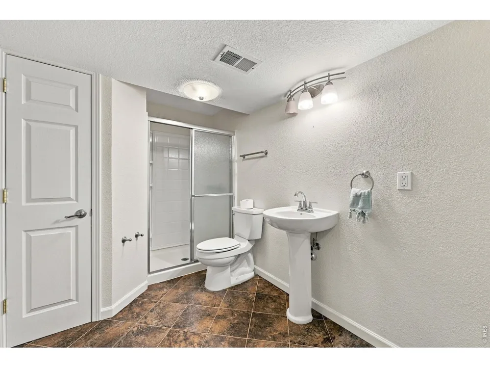 1715 Whitehall Drive Longmont, CO 80504