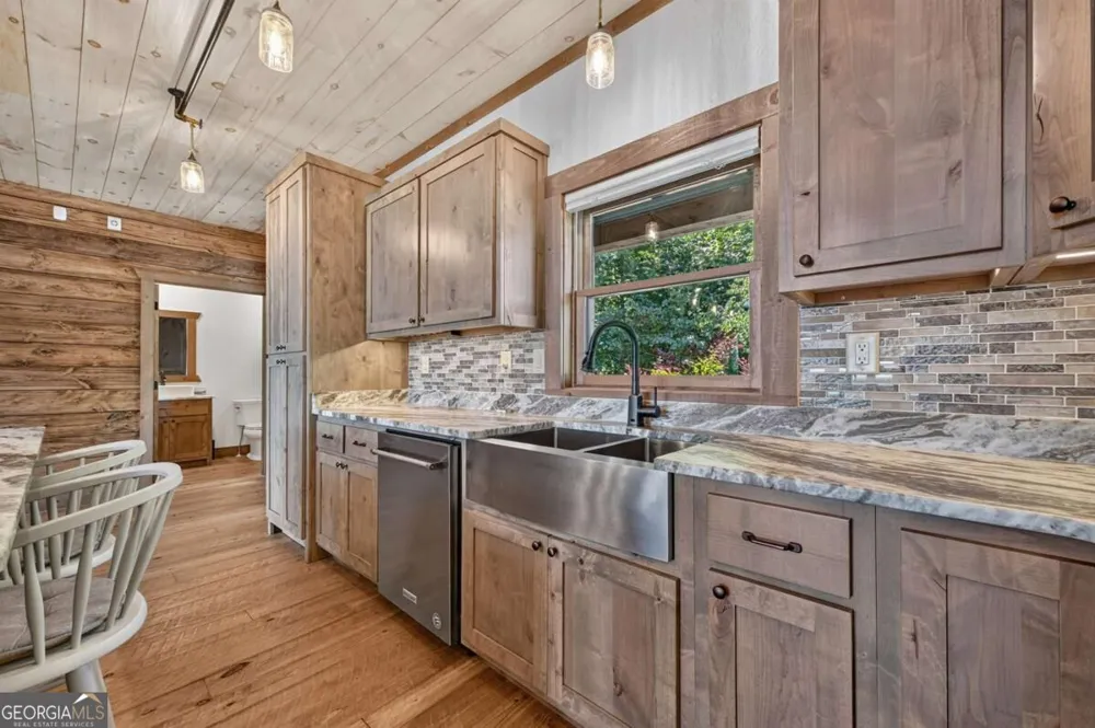 320 Amber RDG Blue Ridge, GA 30513