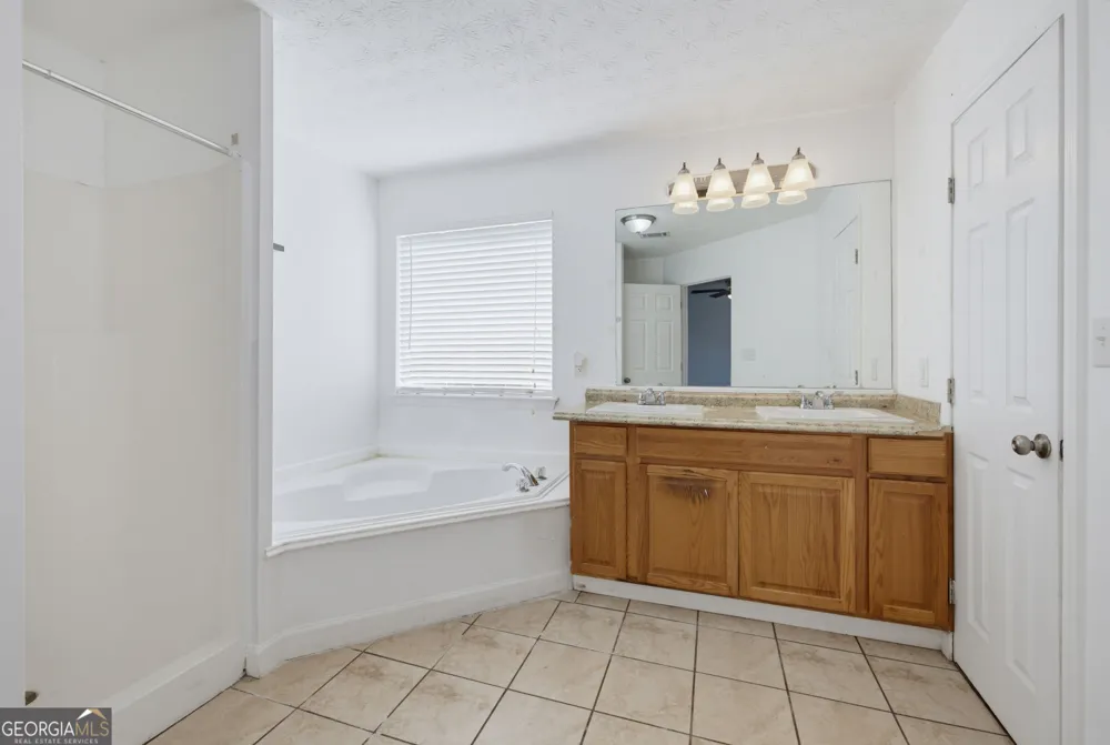 2545 Lake Royale DR Riverdale, GA 30296