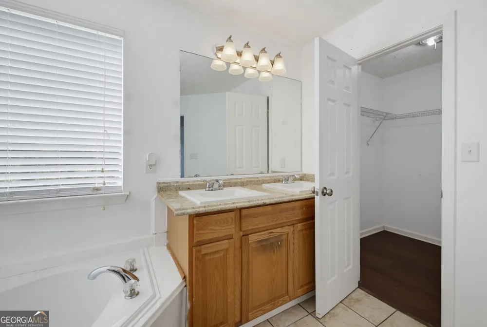 2545 Lake Royale DR Riverdale, GA 30296