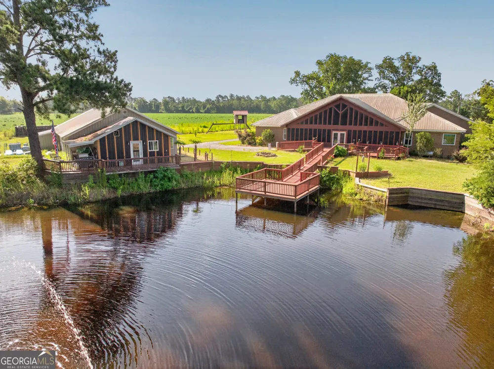 301 Jerry Sutton RD Alapaha, GA 31622