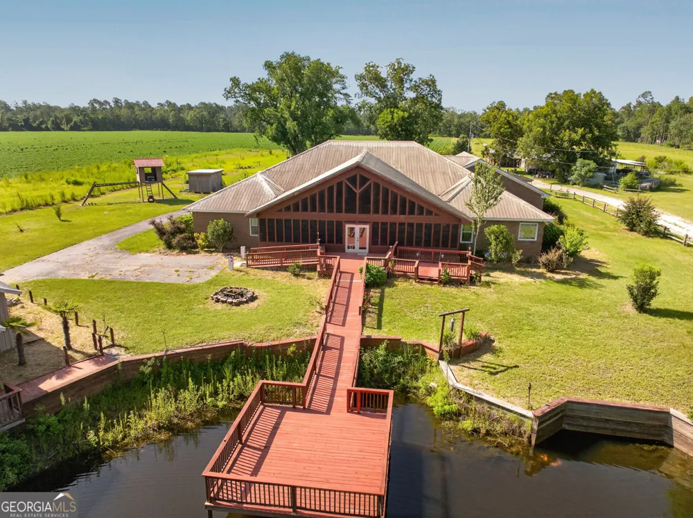 301 Jerry Sutton RD Alapaha, GA 31622