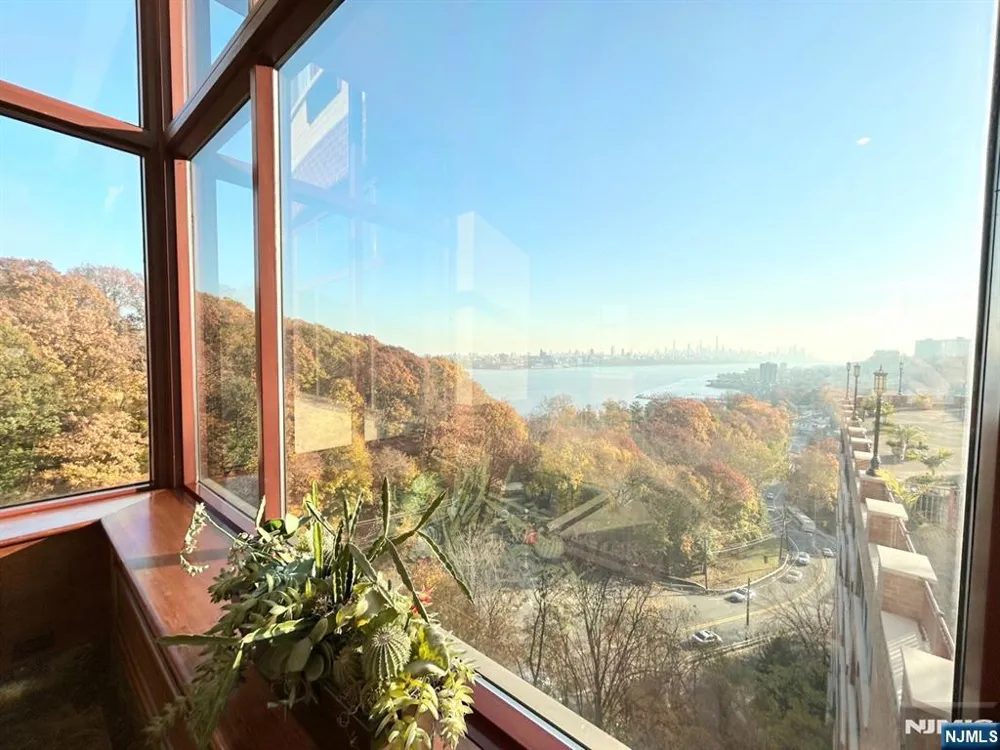 100 OLD PALISADE Road 3314 Fort Lee, NJ 07024