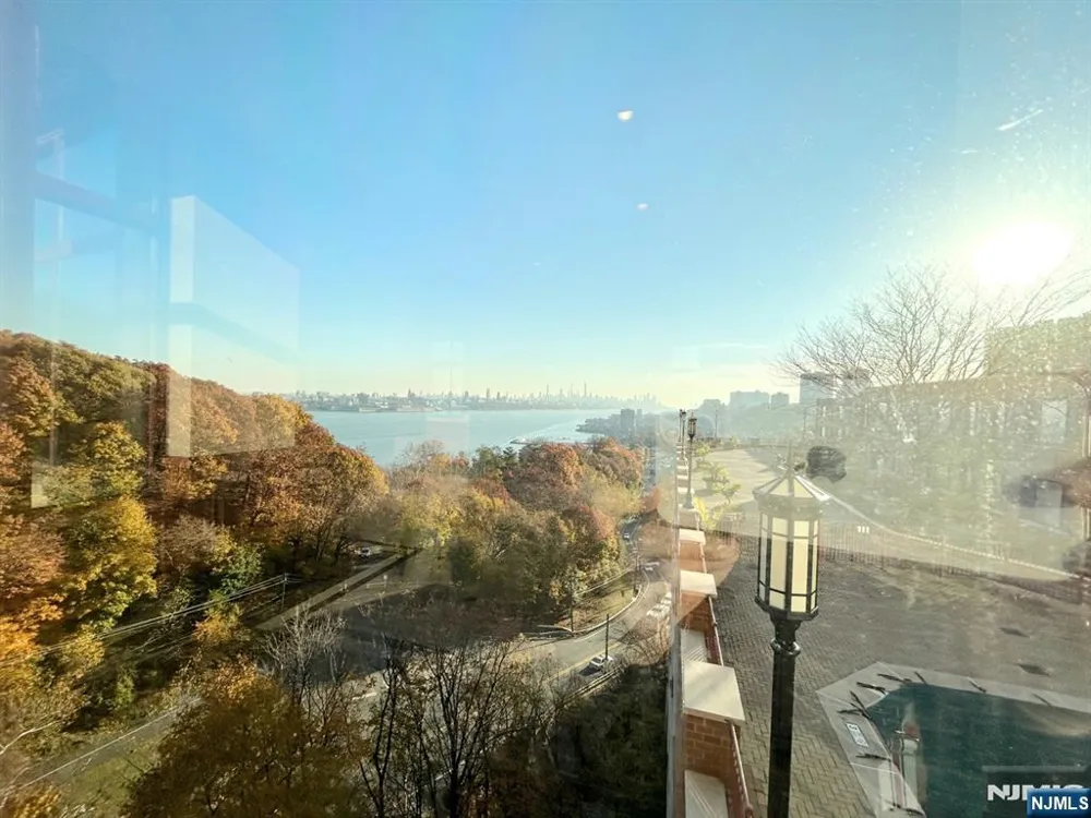 100 OLD PALISADE Road 3314 Fort Lee, NJ 07024