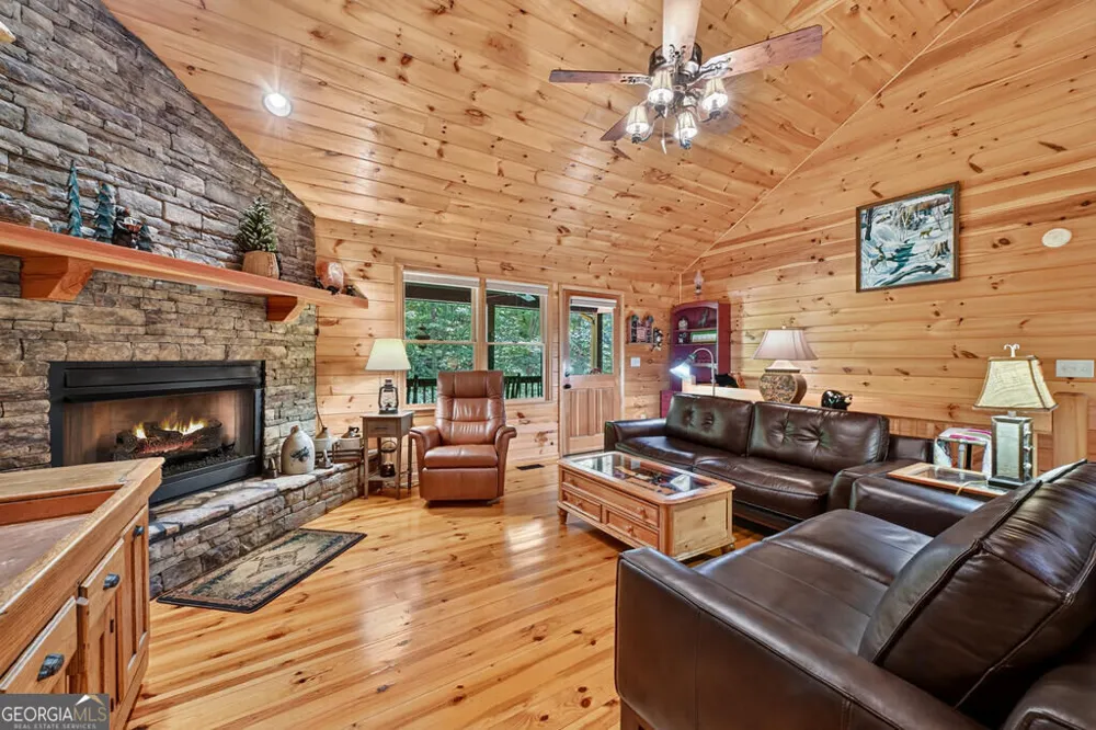 162 Primrose CT Ellijay, GA 30540